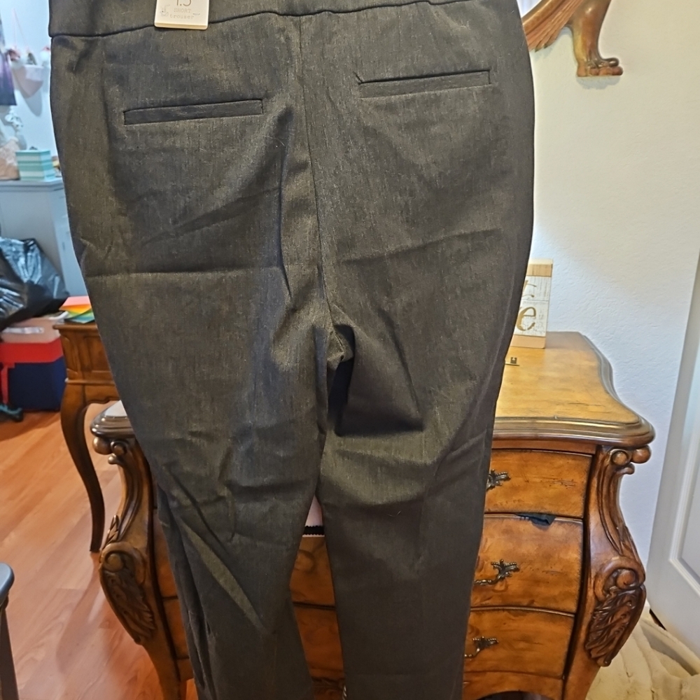 NWT Chico's 1.5 Short (8/10) Charcoal Trousers - Picture 5 of 5